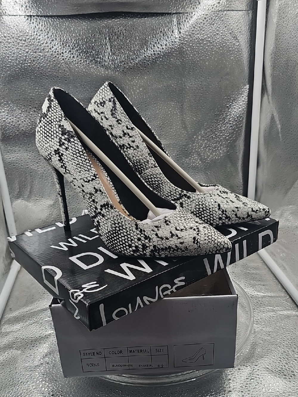 R Black And White Snake Pu Wild Diva heels Size 6 1/2 - Picture 2 of 13